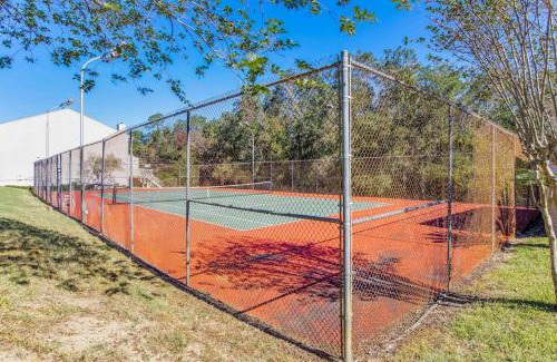 Southeast Pensacola Apartment | Sunny Large Two Bedroom Townhouse - Pool