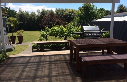 Napier House | Sunny living close to McLean Park/Napier CBD