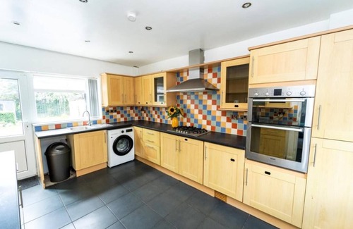 Leicester House | Sunny Lodge in Anstey - Spacious 3 Bedroom Home