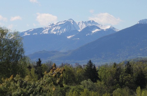 Pringy House | Sunny Maison Bourgeoise with tranquil garden, 15 mins from old Annecy & the lake