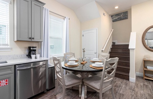 West Kissimmee Cottage | Sunny Margaritaville Cottage - Private Pool, Full Kitchen & Living Area