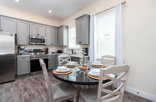 West Kissimmee Cottage | Sunny Margaritaville Cottage - Private Pool, Full Kitchen & Living Area