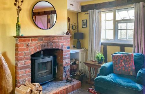 Acton House | Sunny Meadow Cottage