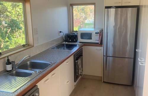 Whangamata House | Sunny Modern Beach House 5 min walk to Surf Club
