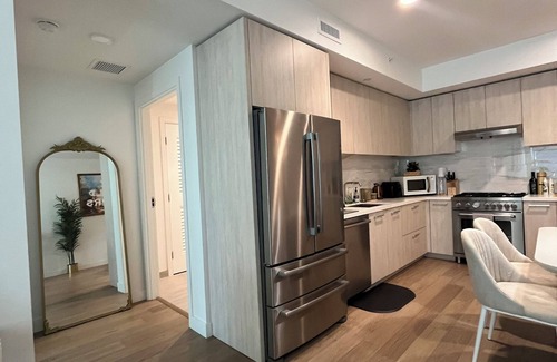 Downtown San Jose Condo | Sunny, Modern, Cozy 1-Bedroom + Den Condo – Fully Equipped!