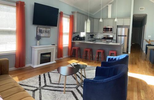 Greenville Condo | Sunny Modern Huge 3 bed 2 bath, 15 mins to downton NYC