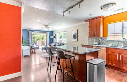 Newark House | Sunny Newark 4BR w/ Backyard & A/C, near Bars & Groceries, by Blueground