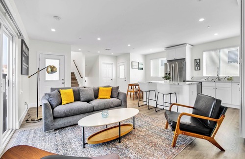 Hawthorne Apartment | Sunny Oasis Near LAX: Perfect for Travelers!