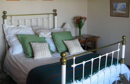 Gordons Bay Central House | Sunny, open-plan family home, above sunset beach, with sea and mountain views.