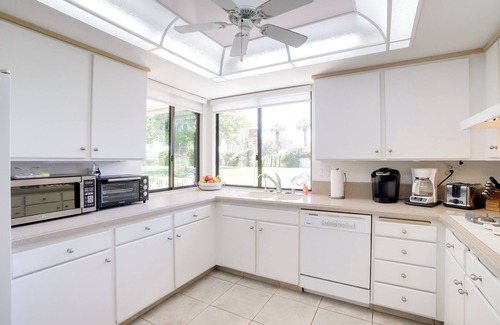 Sonora Sunrise Condo | Sunny Palm Springs Haven: Fenced Patio, 6 Pools!