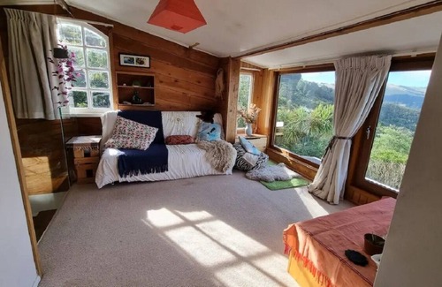 Careys Bay House | Sunny Private Retreat With Incredible Views Close to Town, Stadium and Uni