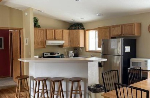 Lake Delton House | Sunny Retreat at Springbrook Resort