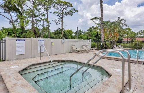 Gulf Gate Estates Villa | Sunny Sarasota Villa near beautiful Siesta Key beach
