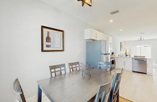 Englewood East House | Sunny Shores