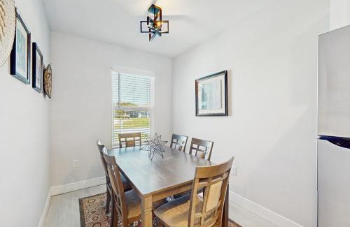 Englewood East House | Sunny Shores