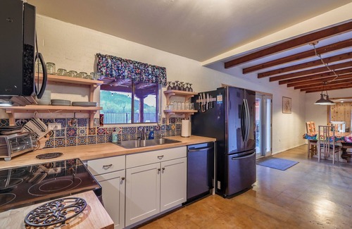 Tucson Estates House | Sunny Southwest Winter Getaway with Pool & Games