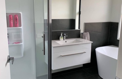 Papamoa Beach House | Sunny spacious home with great entertaining - Perfect for families
