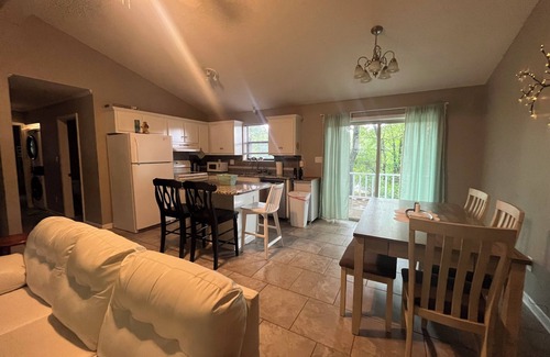 Fairfield Bay House | Sunny Stay in Fairfield Bay! 2 bedroom house with boat parking