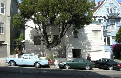 Lower Haight Apartment | Sunny studio by Alamo Square and the Painted Ladies.