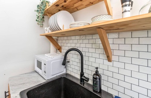 Newtonville Apartment | Sunny, Stylish Loft