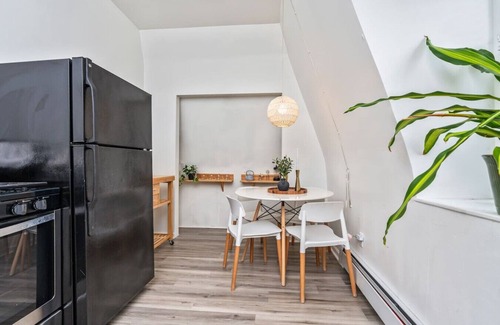 Newtonville Apartment | Sunny, Stylish Loft