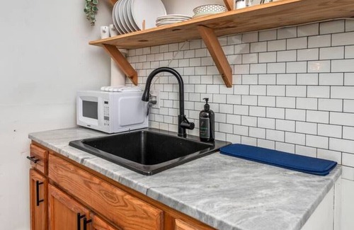 Newtonville Apartment | Sunny, Stylish Loft