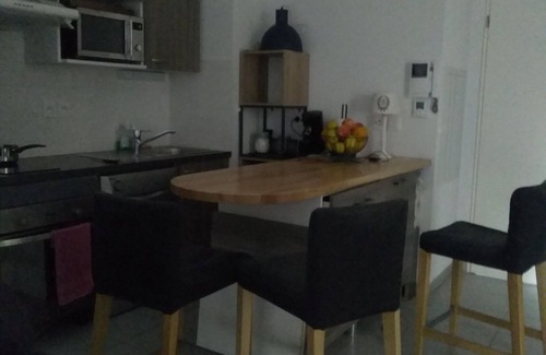 Audenge Apartment | Sunny T2 apartment with woodland view