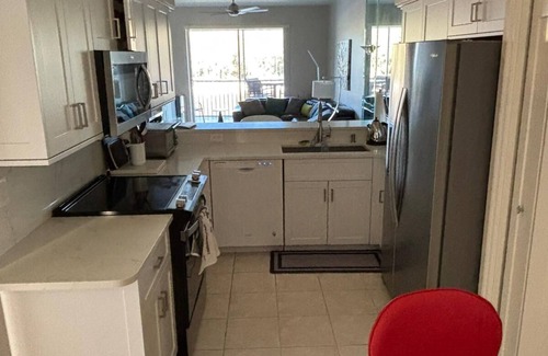 Naples Condo | Sunny Winter: Golf, Tennis/Pickleball and Dining