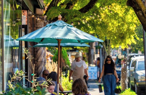 Belmont Apartment | Sunnyside Wonderland - Coffee Shops, Bars & Parks