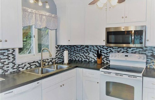 Hammondsport House | SunRae Hideaway-Lake home, steps to the water on Keuka's east side!