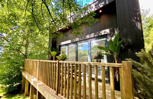 Newton Ferrers Cabin | Sunridge Cube 2 with Hot Tub & Giant Home Cinema