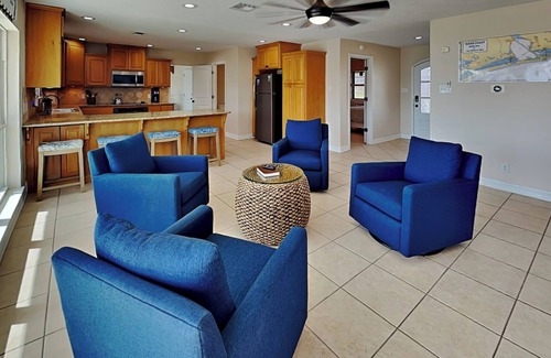 Palm Harbor Cottage | Sunrise Bay