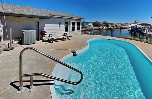 Palm Harbor Cottage | Sunrise Bay