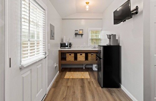 Auburn Cabin | Sunrise Cozy Tiny House. 15 minutes from Auburn University, Bucee's & Walmart