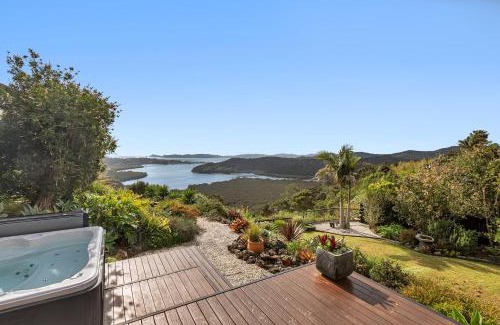 Haruru House | Sunrise Lookout - Paihia Holiday Home