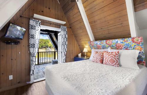 Sunrise Beach House | Sunrise Oasis - Enjoy Lakefront Living