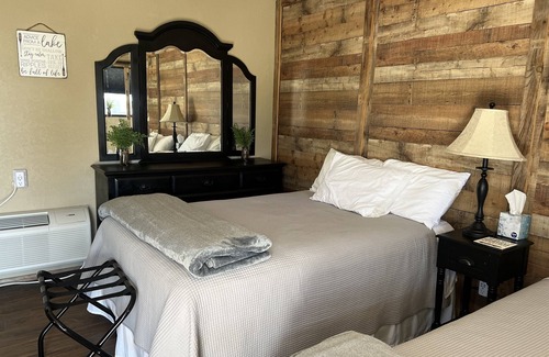 Yantis House | Sunrise Suite w Pool, Rec Rm, 1/2 mi to Boat Ramps
