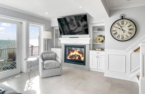 Milford House | Sunrise Waterfront Retreat