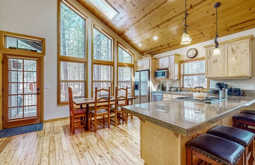 Overlook Park House | Sunriver home w/private hot tub, SHARC passes for pools