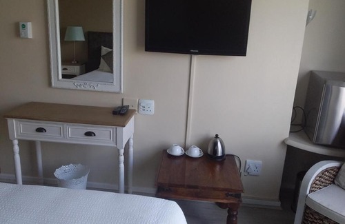 Strand Hotel | Sunset 786 Holiday Accom-212