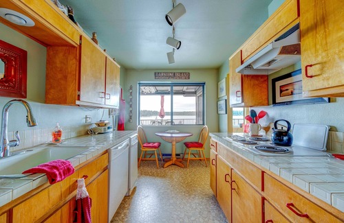 Olympia Cottage | Sunset Beach on Harstine Island