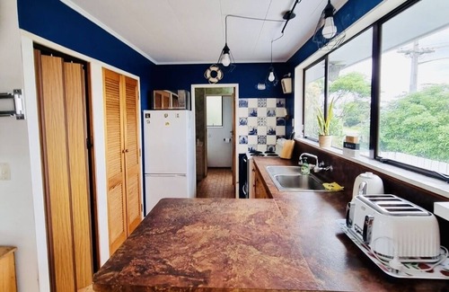 Pukehina House | Sunset Beach Retreat - Sleeps 16