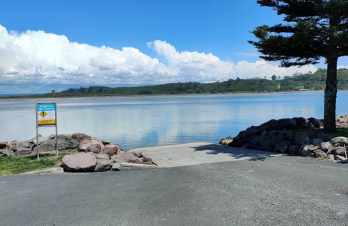 Pukehina House | Sunset Beach Retreat - Sleeps 16