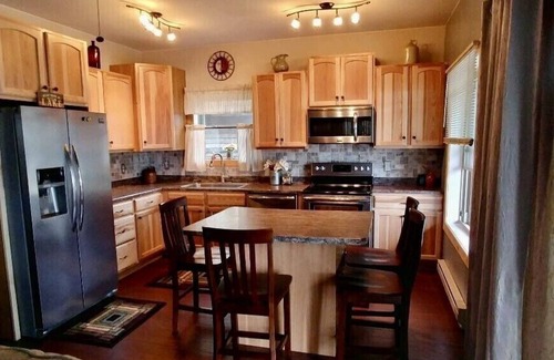 Ashtabula House | 🌅 Sunset BEAUTY Cottage on Lake Erie - Newer Build