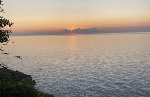 Ashtabula House | 🌅 Sunset BEAUTY Cottage on Lake Erie - Newer Build