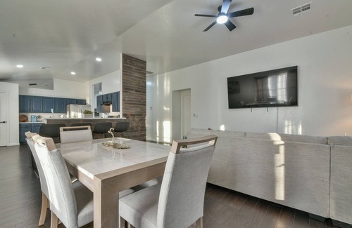 South Oklahoma City House | Sunset Family Retreat with Pool - Games - Near Will Rogers Airport