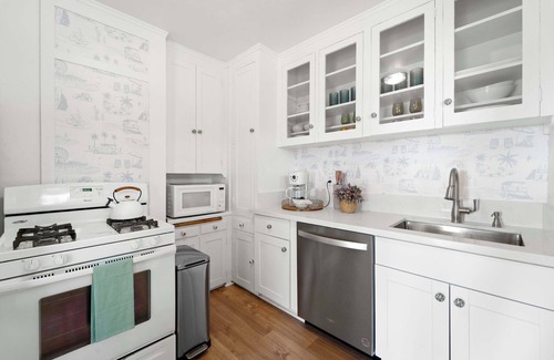 Middletown Apartment | Sunset Harbor Views | Walk to Little Italy & Balboa