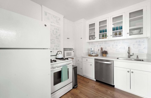 Middletown Apartment | Sunset Harbor Views | Walk to Little Italy & Balboa