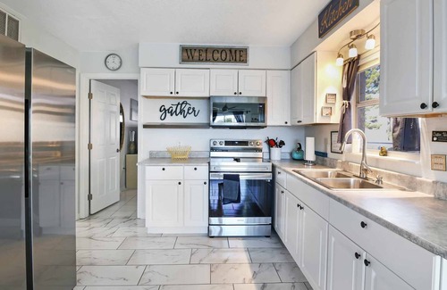 Hudson Beach Estates House | Sunset Lagoon. In the heart of Hudson. Waterfront. 2 minute walk beach/dining