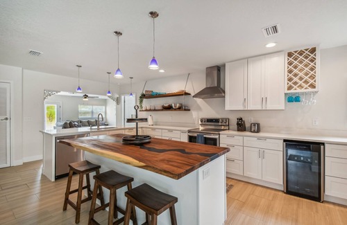 Tarpon Springs House | Sunset Oasis - Private Heated Pool Home Near Beach, Sponge Docks, Tarpon Springs